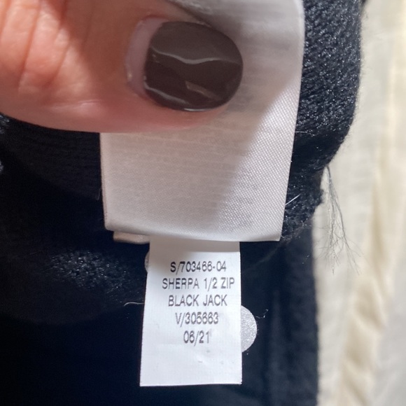 Black Sherpa quarter zip sweater with front pocket - Picture 5 of 7